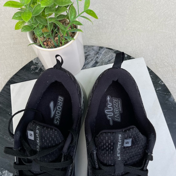 Levitate 5 Running Shoe men’s size  13 gently used 
BROOKS - Picture 6 of 12